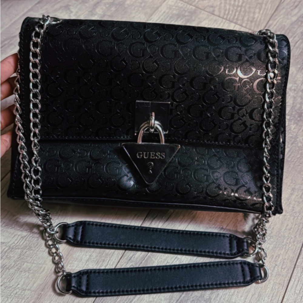 GUESS Shoulder Bag!!